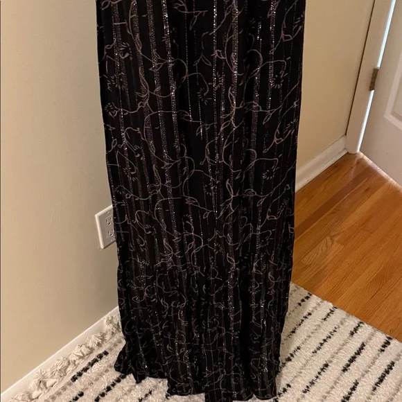 Elegant Black Maxi Dress - Picture 7 of 7
